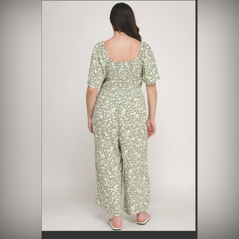 Look in outfit of the week for me Plus sizes Floral Green Jumpsuit- Boutique-New - Picture 3 of 6